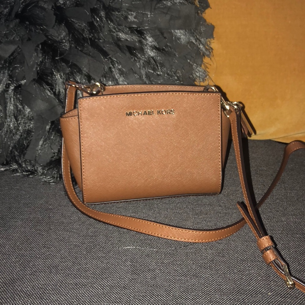 Michael Kors mini cross body purse!